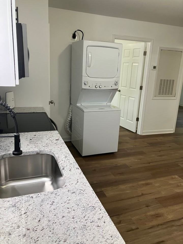 619 21st Ave N - Photo 3 of 7