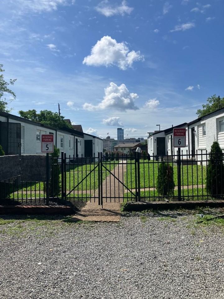 625 21st Ave N - Photo 2 of 9