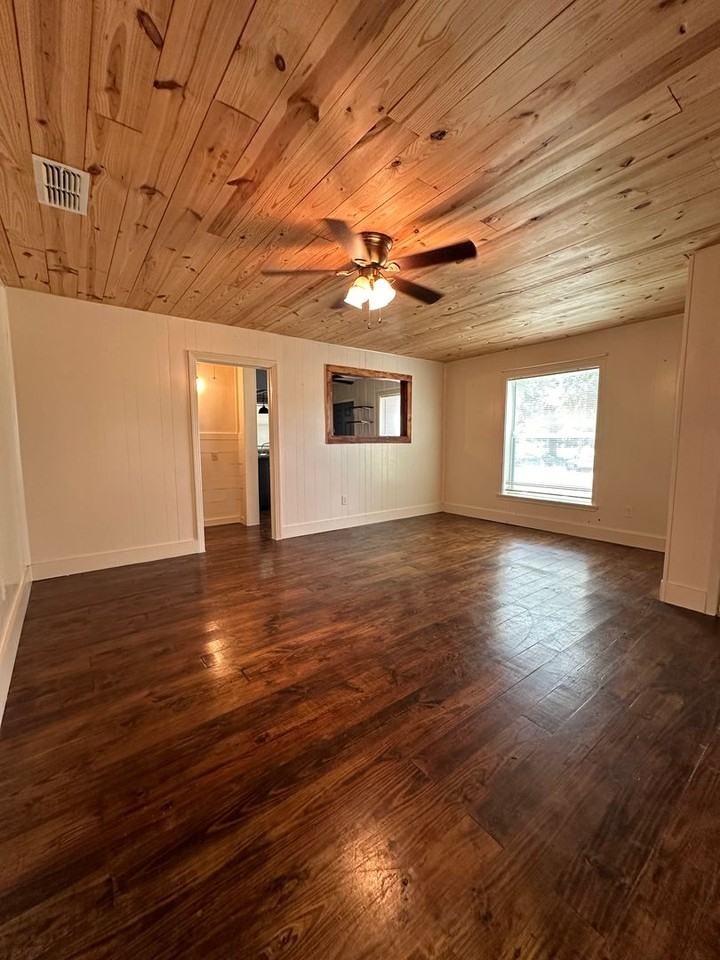 11688 County Road 281 N - Photo 3 of 19