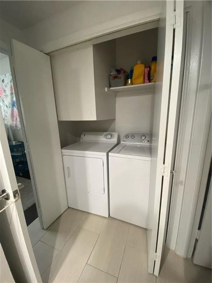 806 West 24th Street - Photo 5 of 13