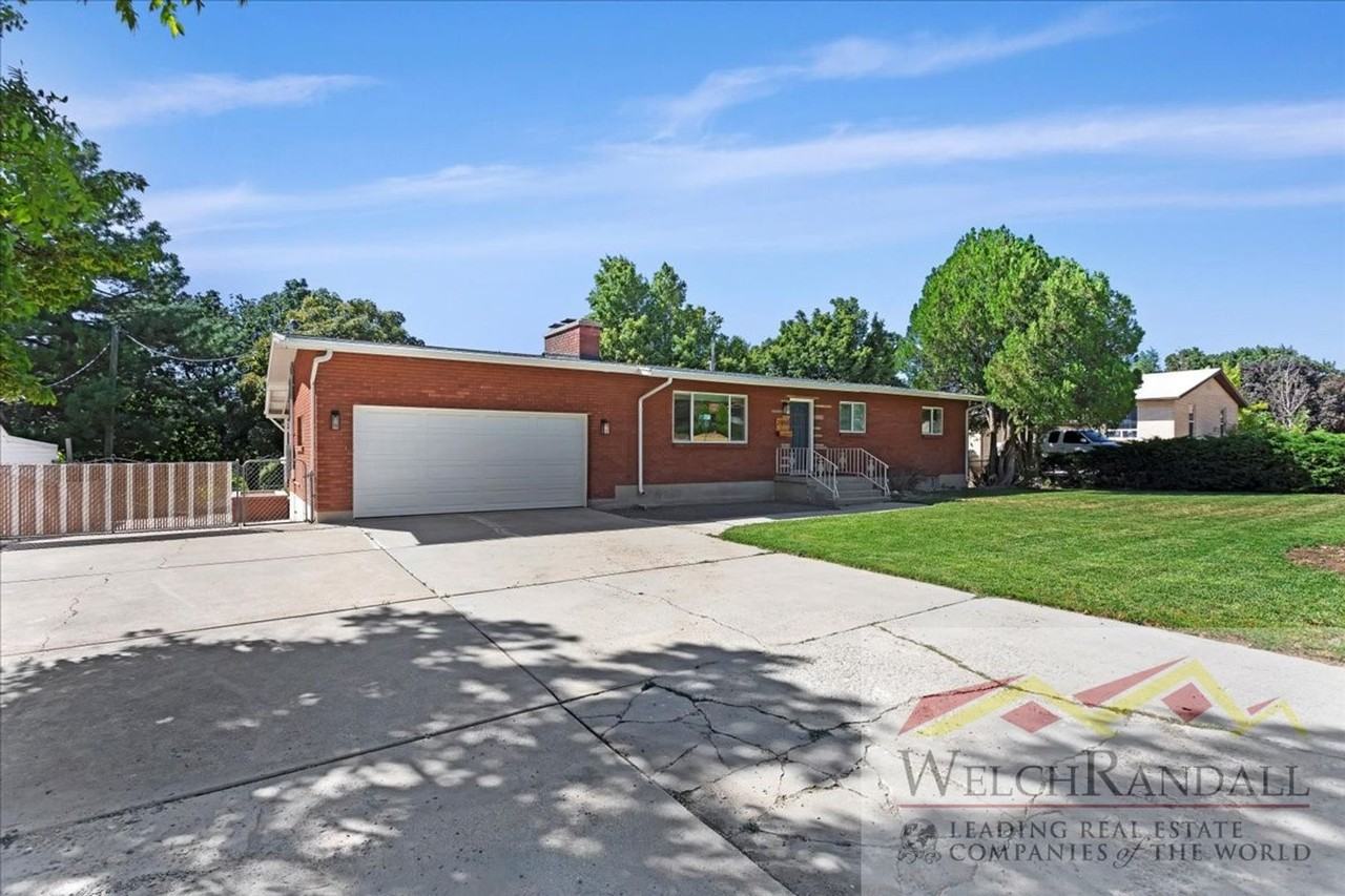 2051 Taylor Ave - Photo 2 of 25