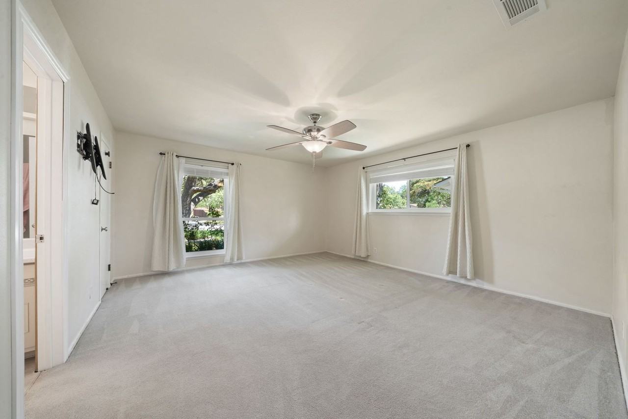 638 Rocklyn Dr - Photo 4 of 25