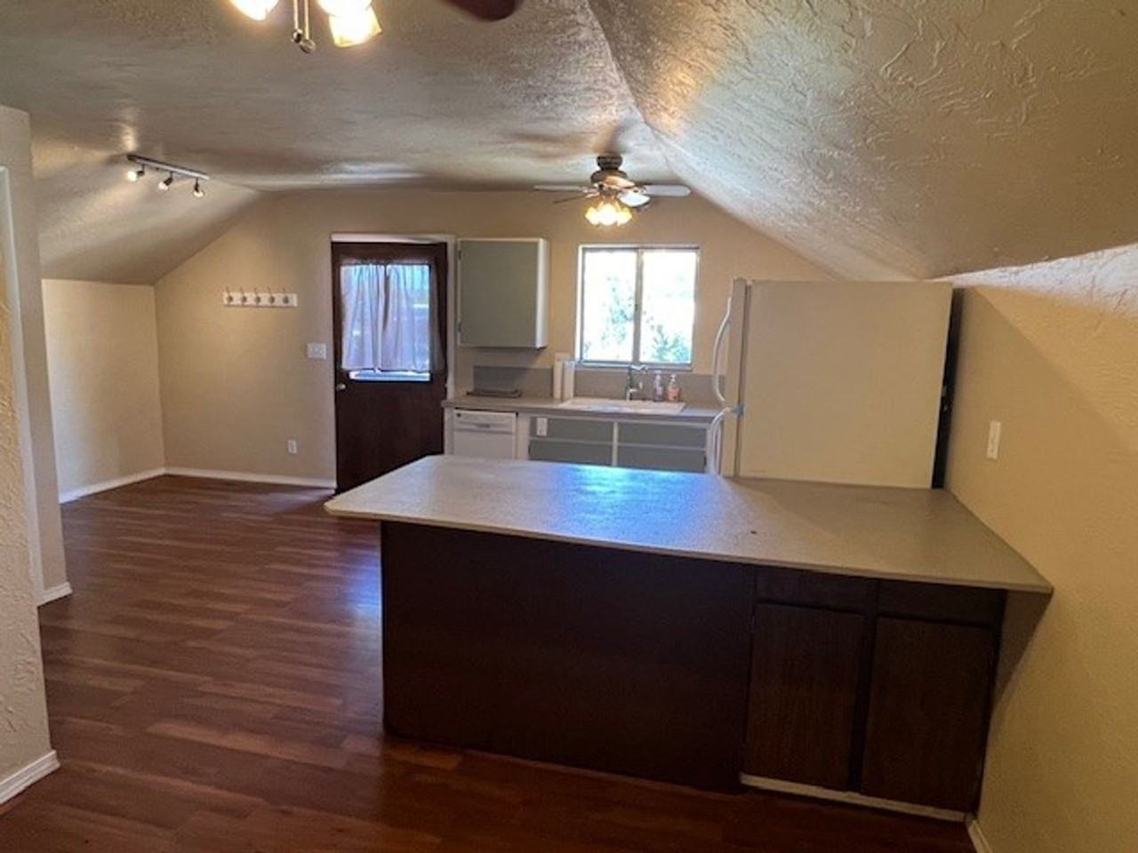 1906 W Jefferson St - Photo 2 of 17