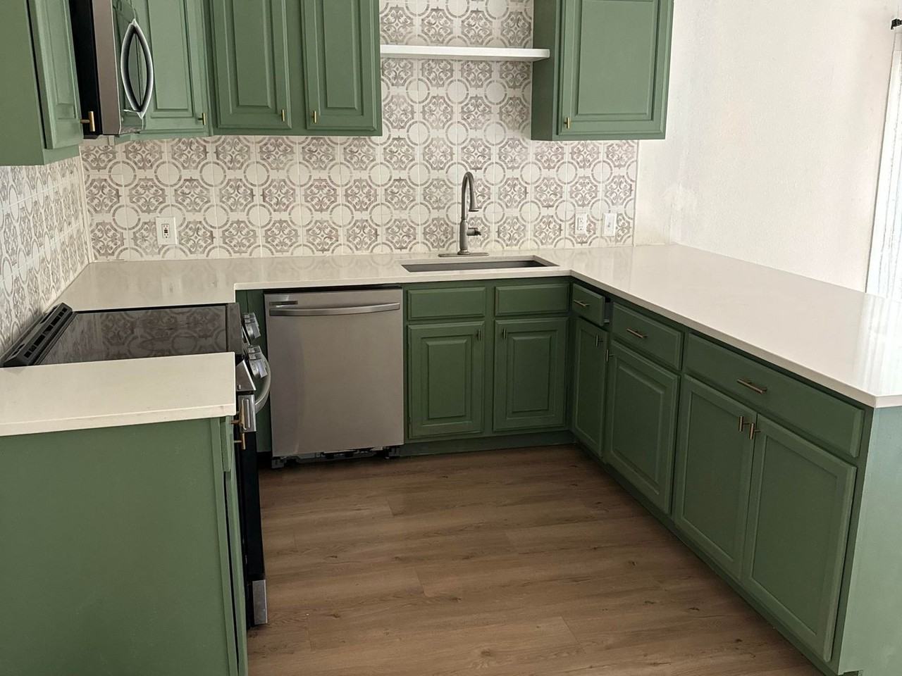 717 E Broadway St - Photo 2 of 16