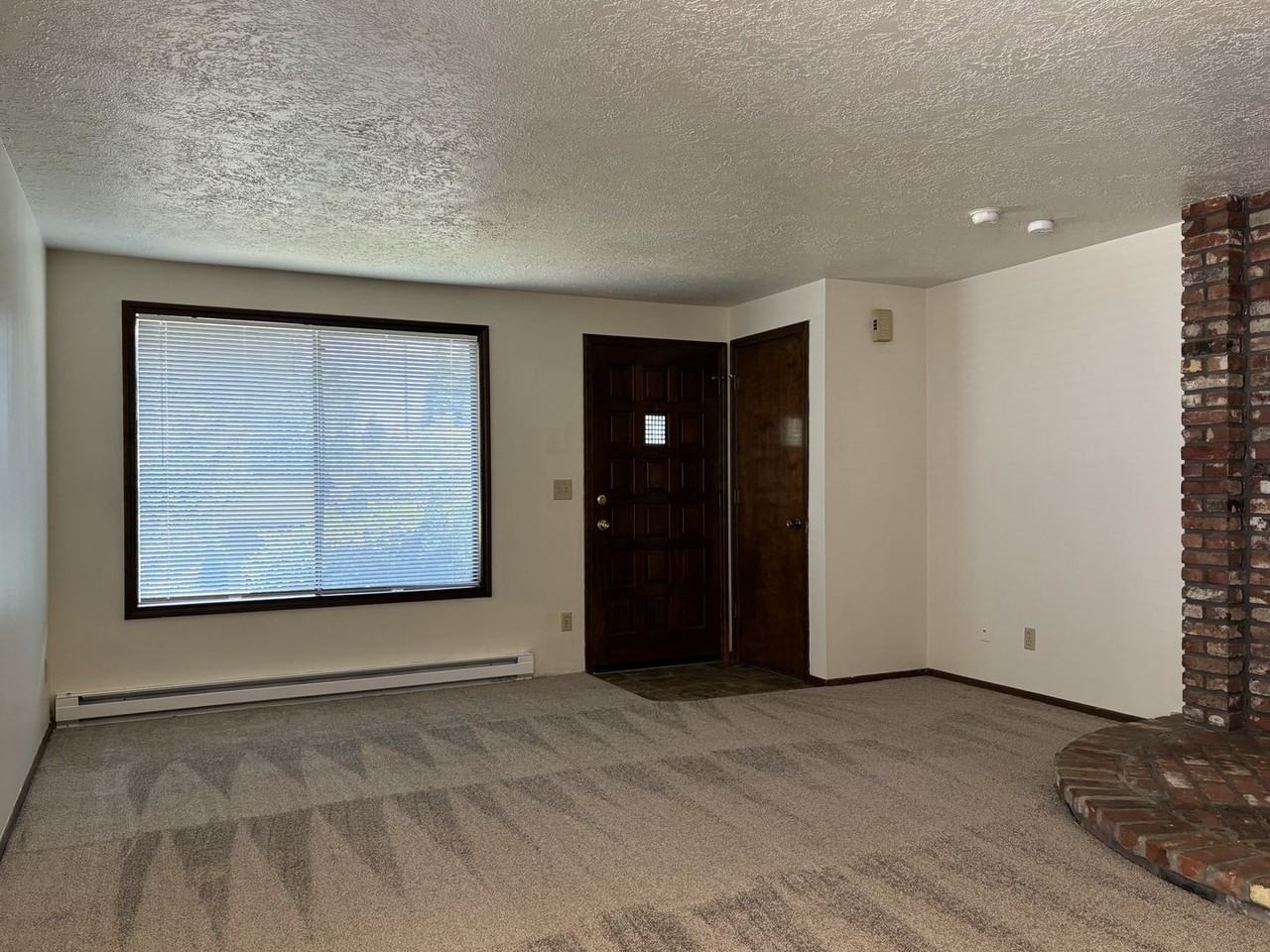 4995 Pam Ave Se - Photo 3 of 13