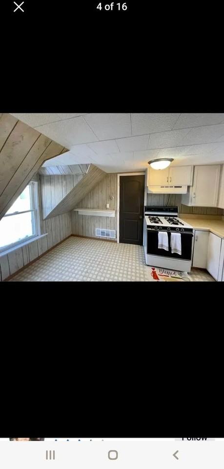 301 E 5th St - Photo 3 of 14