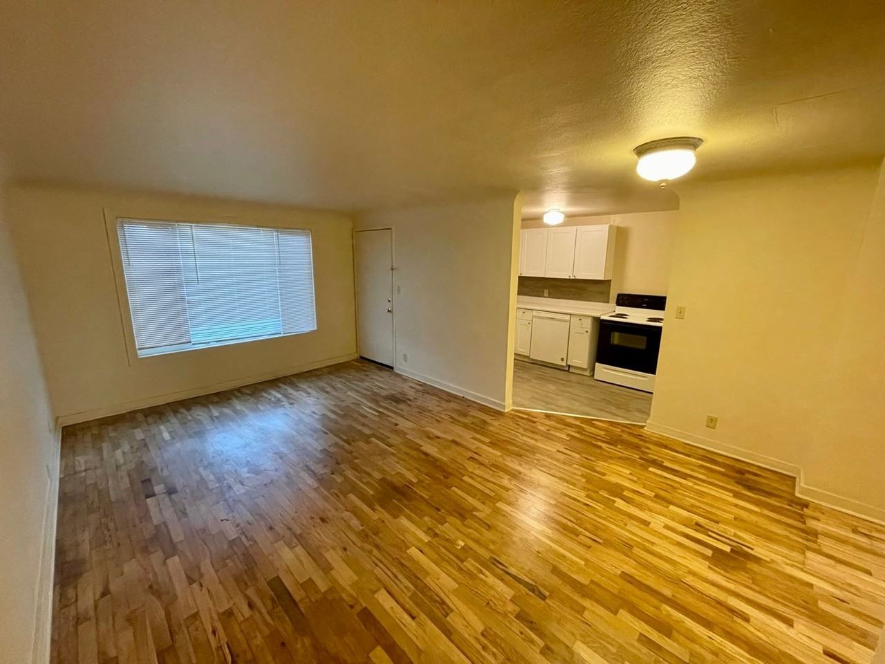 190 E 29th Ave - Photo 3 of 10