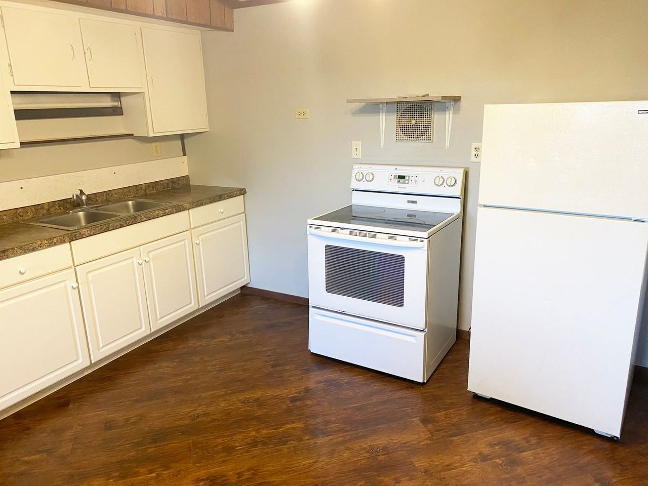 909 4th St - Photo 2 of 20