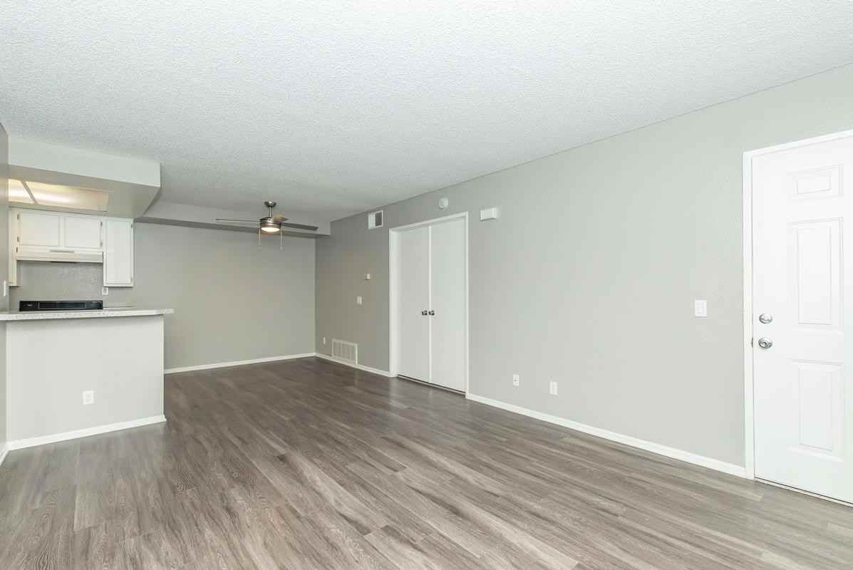 3800 W Devonshire Ave - Photo 2 of 9