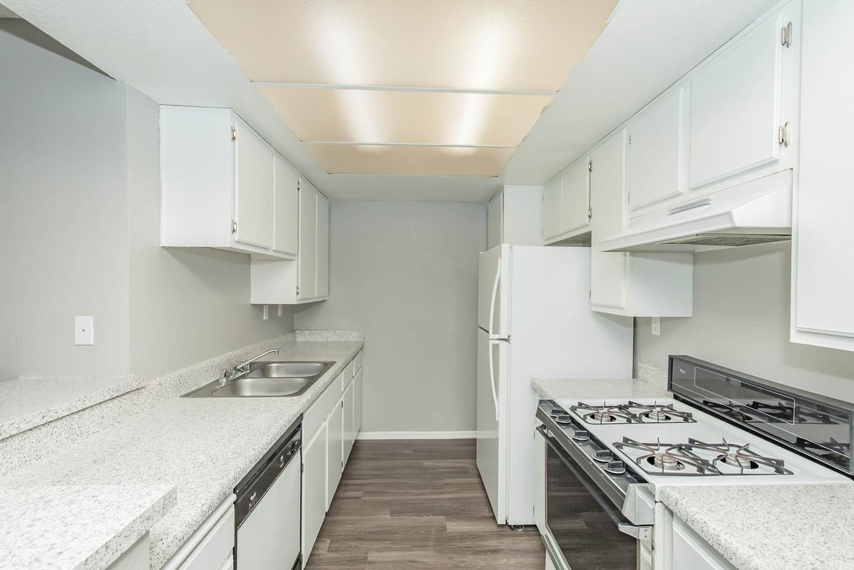 3800 W Devonshire Ave - Photo 3 of 9