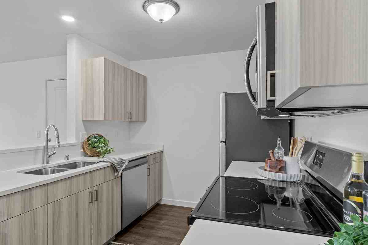 355 Bradley Blvd - Photo 2 of 23