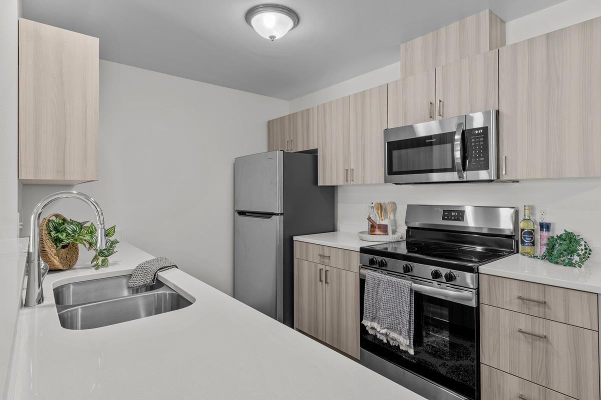 355 Bradley Blvd - Photo 3 of 23