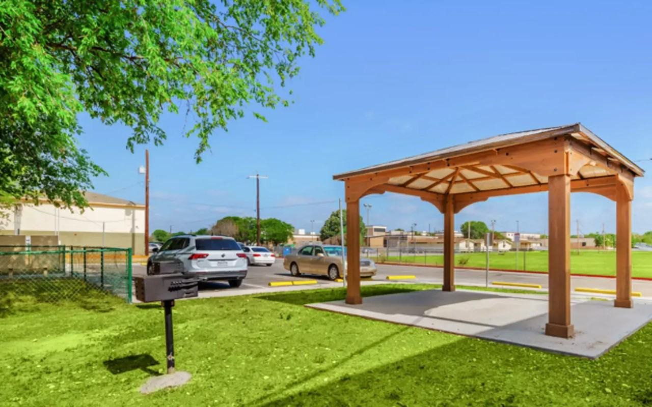 Swaying Oaks - Photo 2 of 15