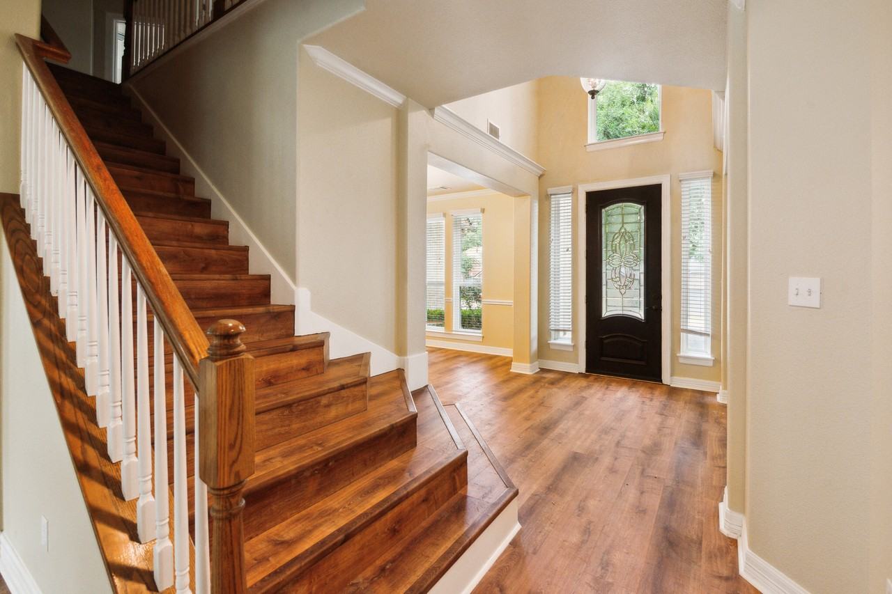 2807 Forest Green Dr - Photo 3 of 10