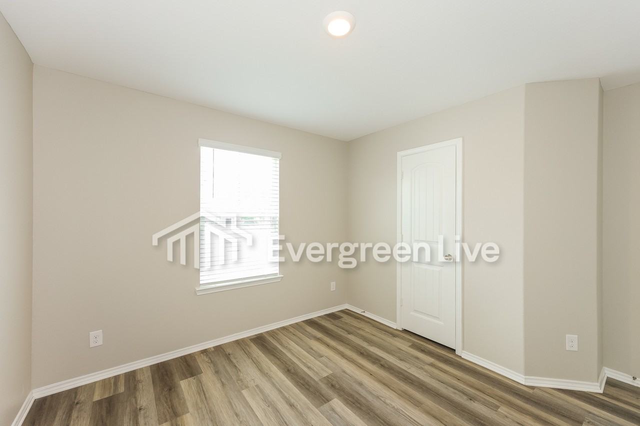 7626 Hercules Pt - Photo 4 of 11