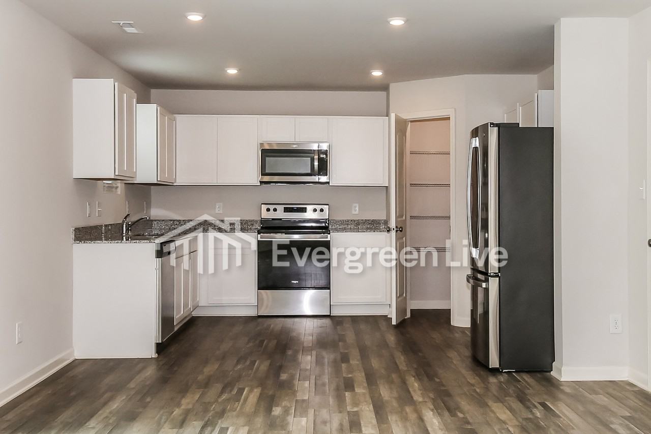 332 Avon St - Photo 3 of 16