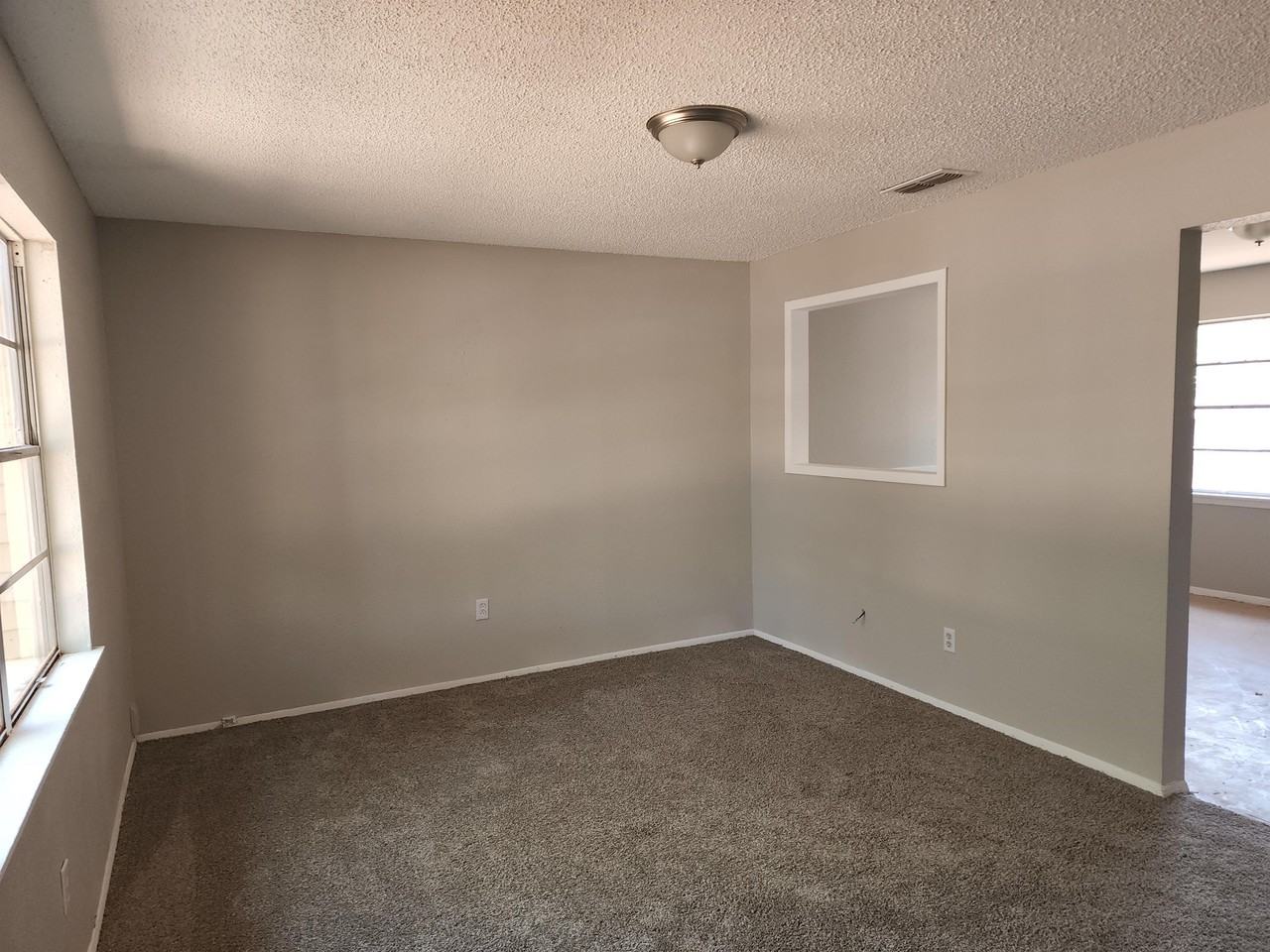 3033 Wenwood Rd - Photo 3 of 10