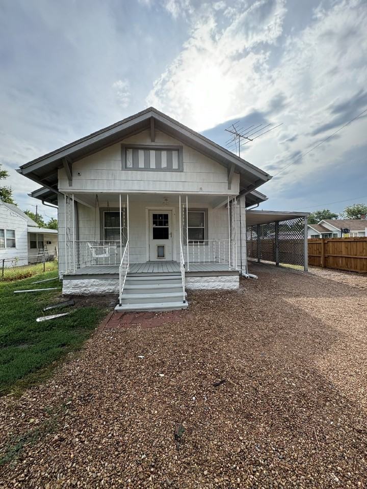 1556 S Palisade St - Photo 2 of 15