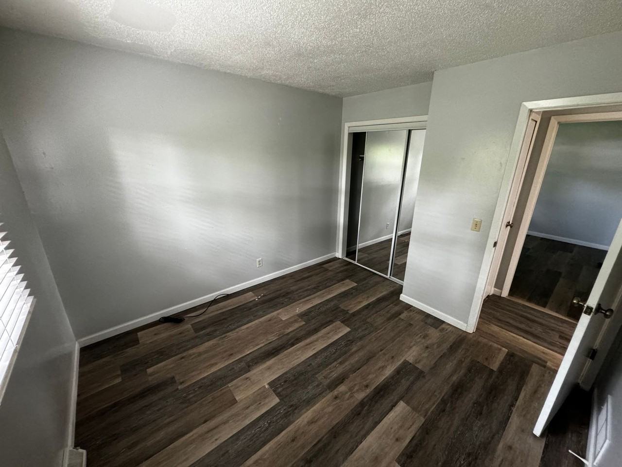 702 30th St - Photo 5 of 24