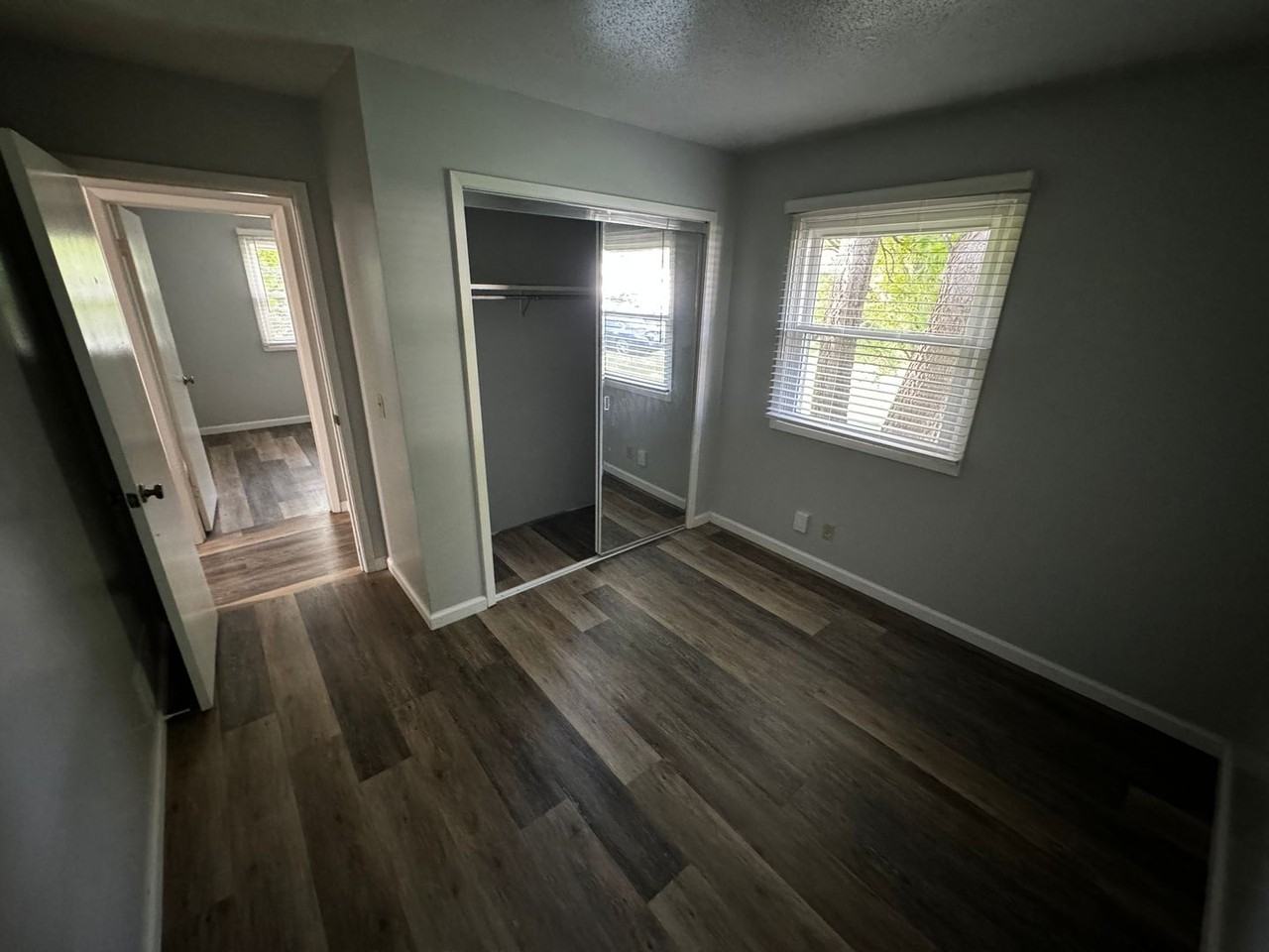 702 30th St - Photo 6 of 24
