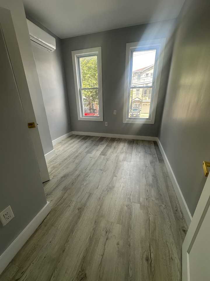 85 Zabriskie St #4 - Photo 6 of 9