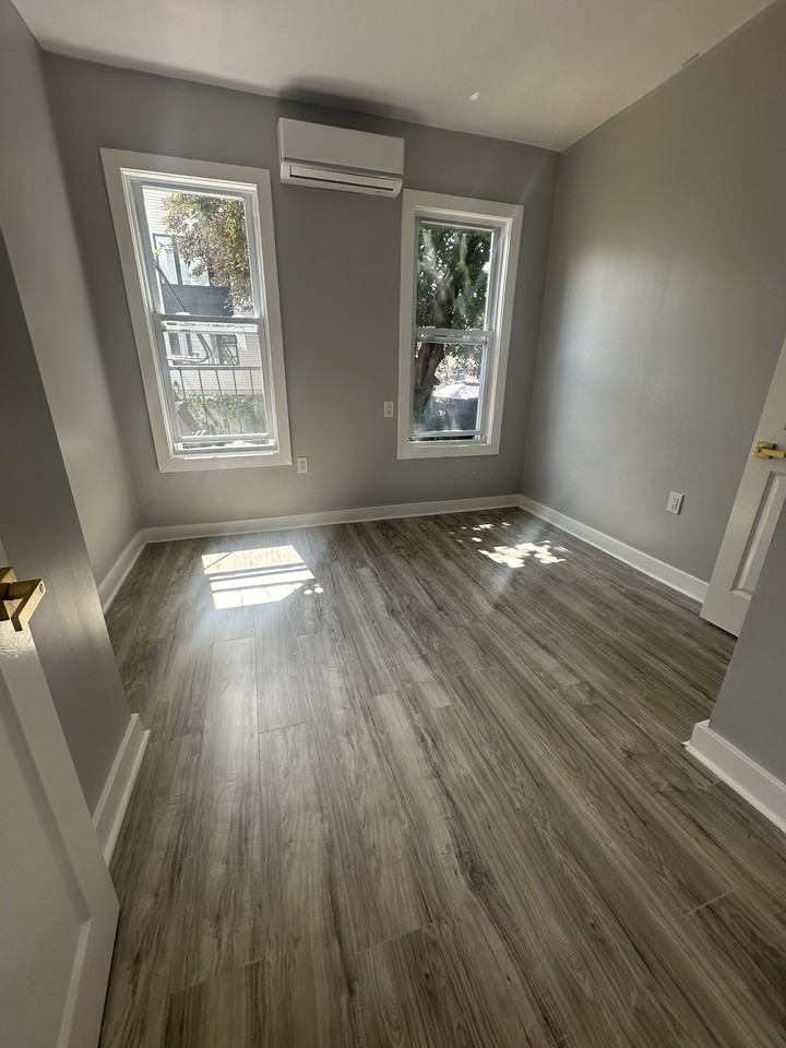 85 Zabriskie St #4 - Photo 7 of 9