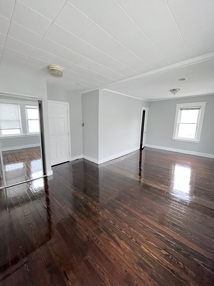 563 Coggeshall St #1 - Photo 2 of 8