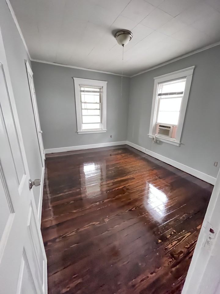 563 Coggeshall St #1 - Photo 3 of 8