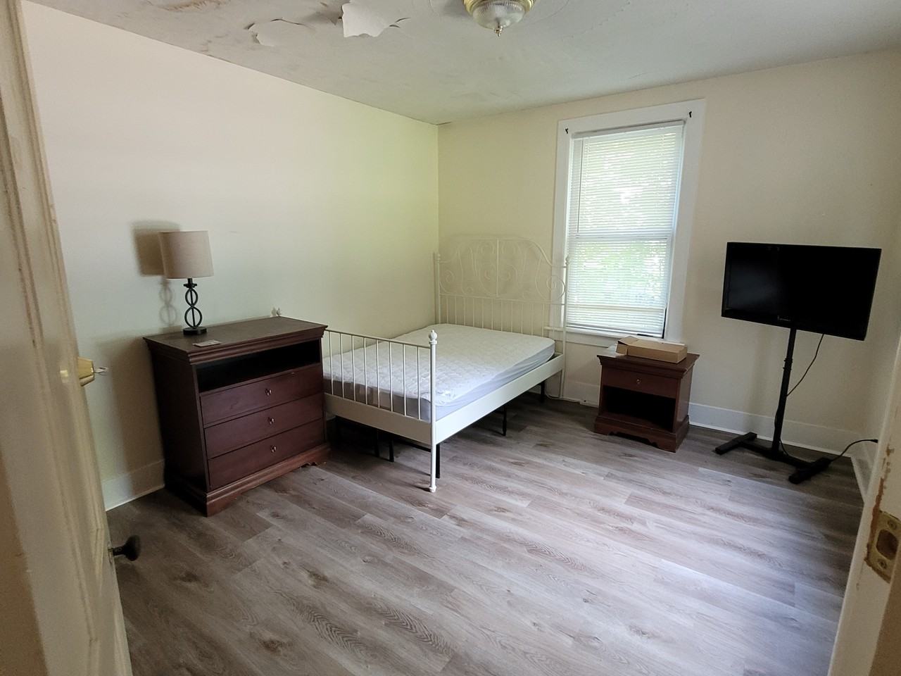 32 Cliff St #1 - Photo 4 of 7
