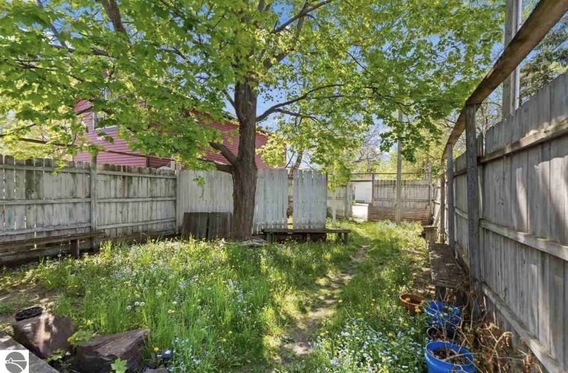 219 W 9th St #B - Photo 3 of 10