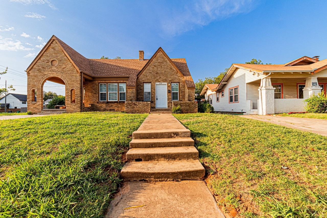 134 Ne 16th St - Photo 2 of 50