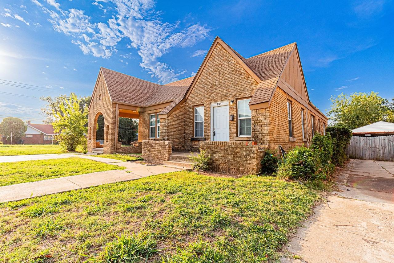 134 Ne 16th St - Photo 3 of 50