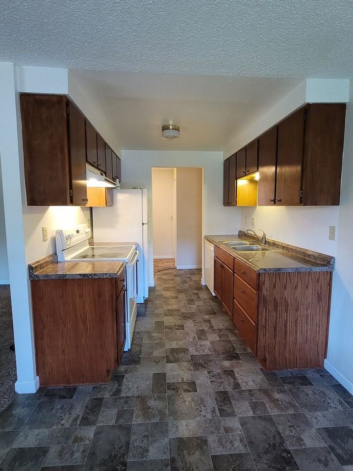 1530 Carobelle Ct - Photo 3 of 14