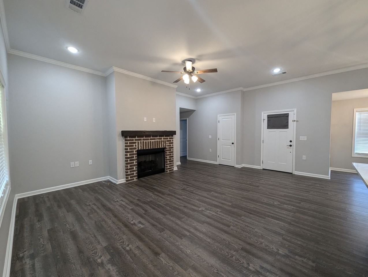 44 Riverwood Dr - Photo 3 of 21