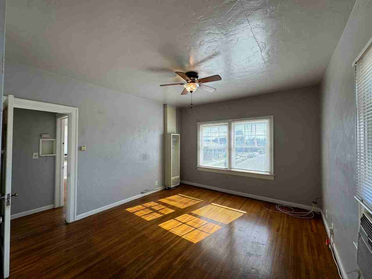 1035 H St - Photo 3 of 9