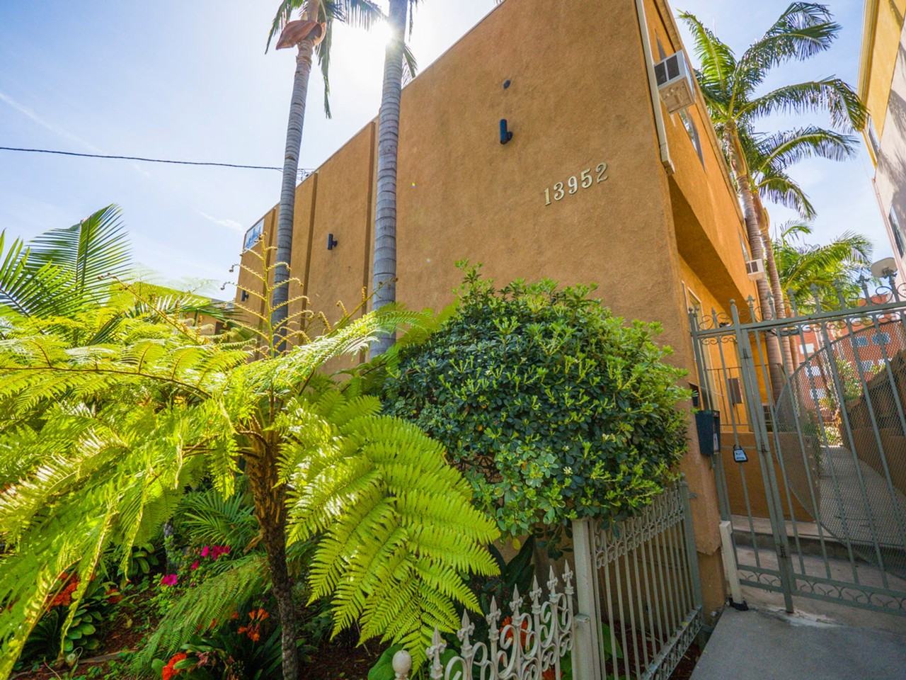13952 Moorpark Ave - Photo 2 of 7