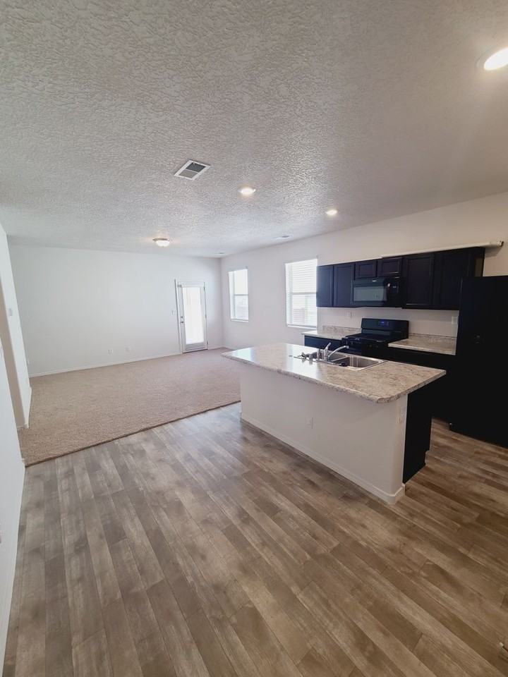 39 Hermanos Loop - Photo 4 of 31