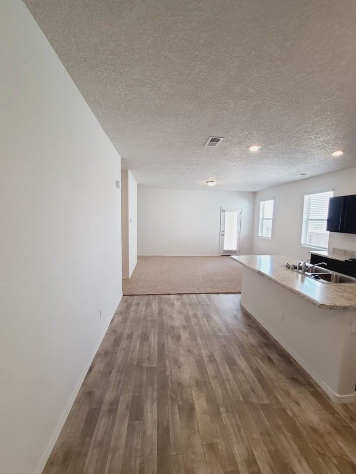 39 Hermanos Loop - Photo 5 of 31