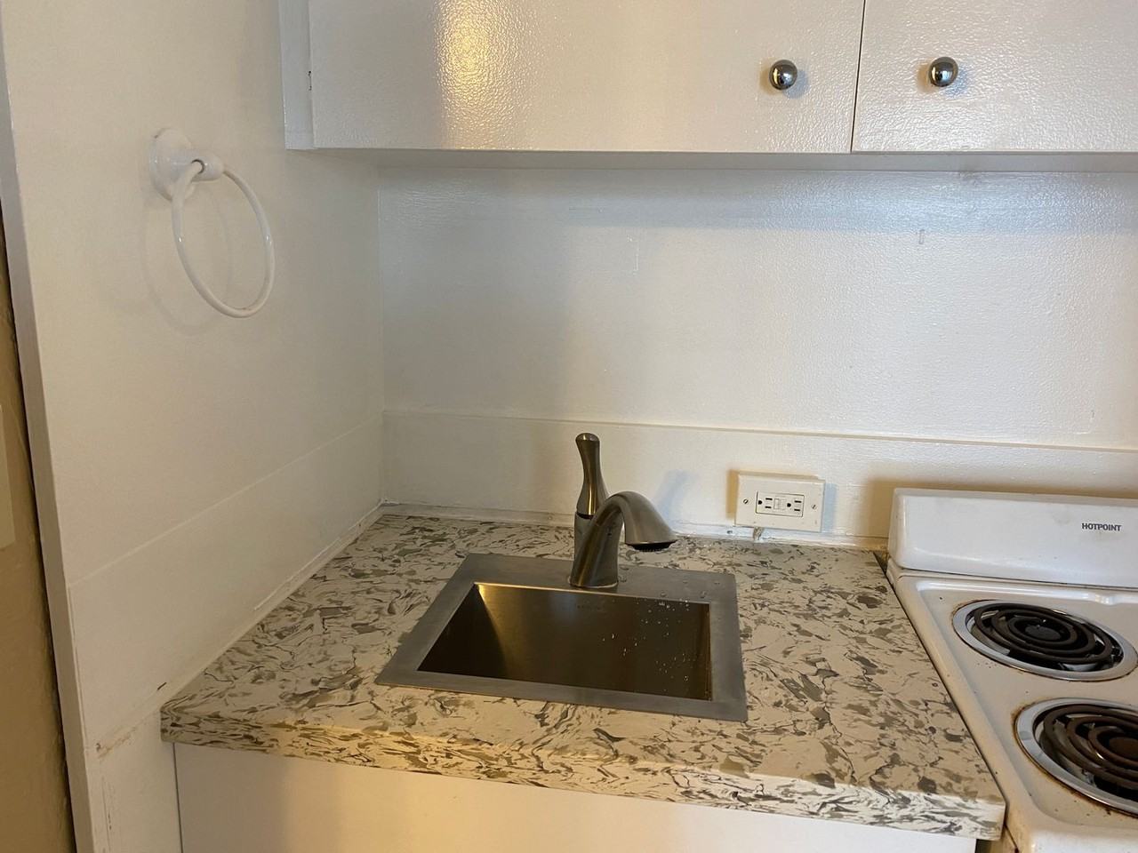 441 Lewers St #403 - Photo 3 of 4