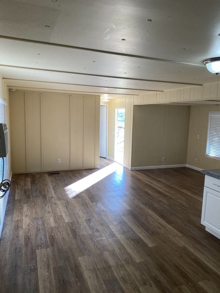 27411 Ellis St - Photo 2 of 12