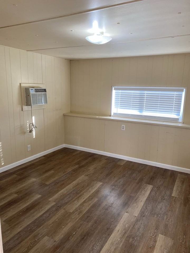 27411 Ellis St - Photo 3 of 12