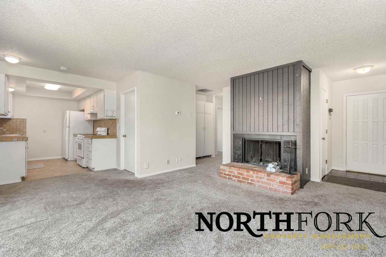 4200/4202 Wood Acres Ct - Photo 3 of 15