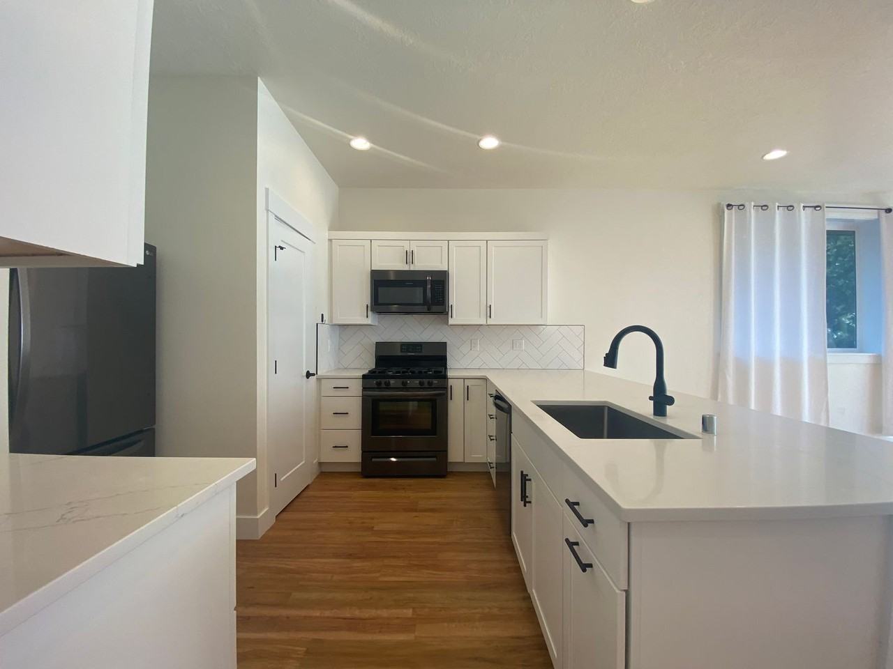 16648 N Columbus Dr #1 - Photo 4 of 26