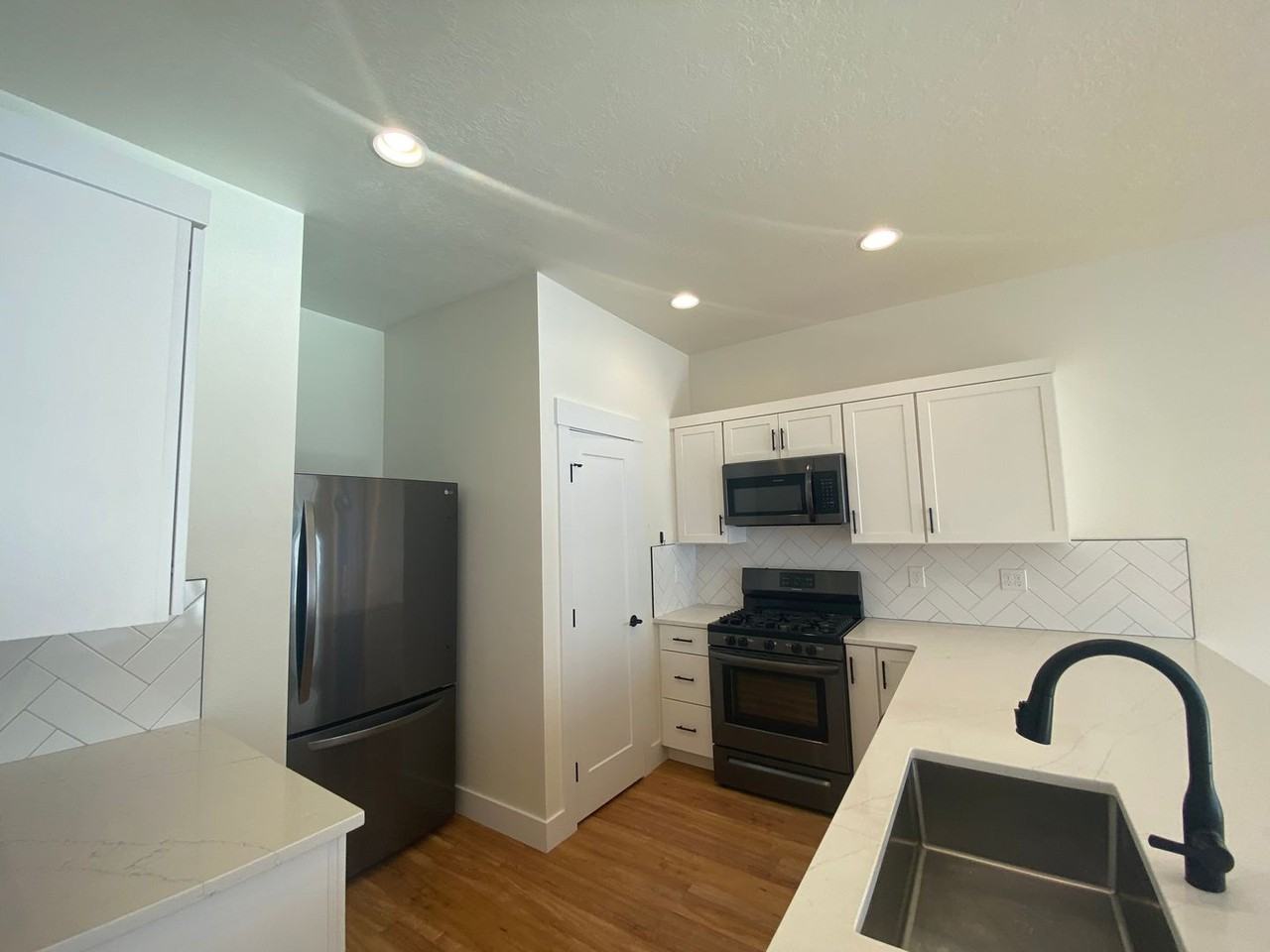 16648 N Columbus Dr #1 - Photo 7 of 26