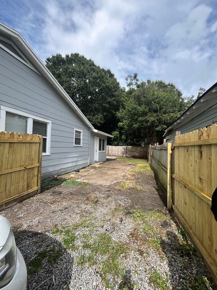 839 Rushing St - Photo 3 of 16