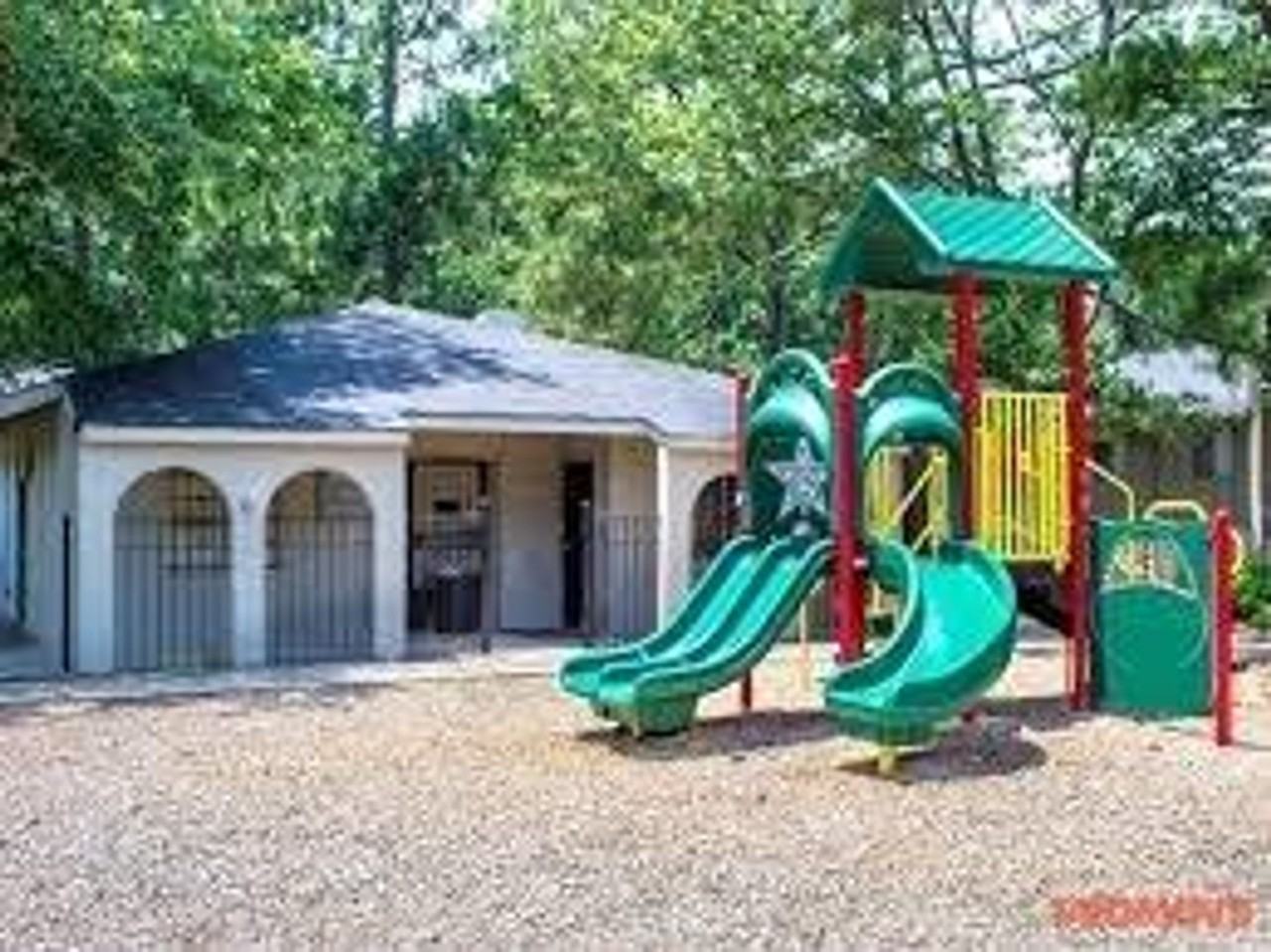 Centra Villa Apartments - Photo 2 of 17