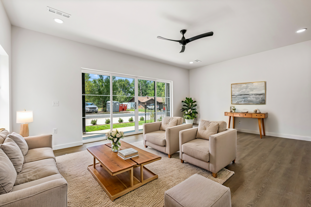 945 Se 10th St - Photo 2 of 23