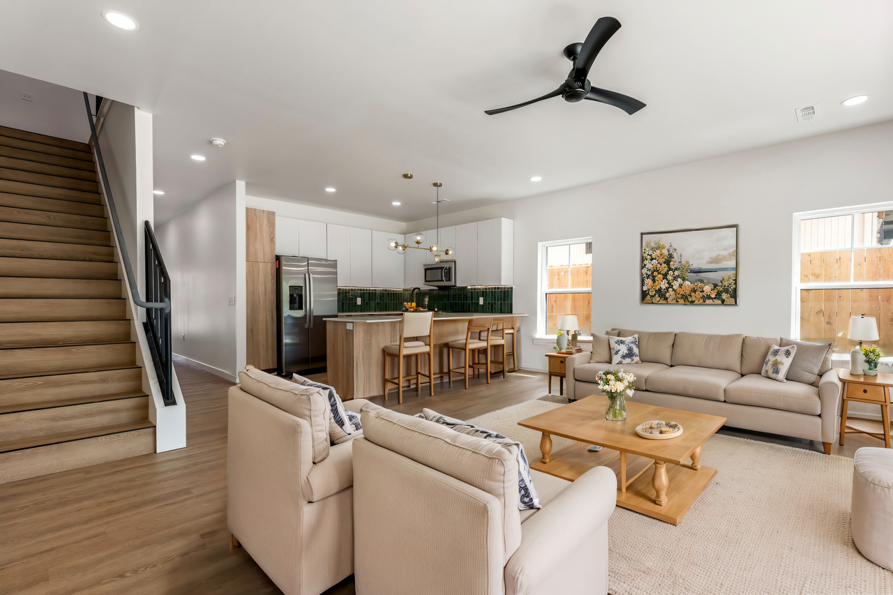 945 Se 10th St - Photo 3 of 23