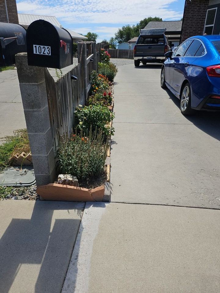 1023 W 720 N - Photo 2 of 15