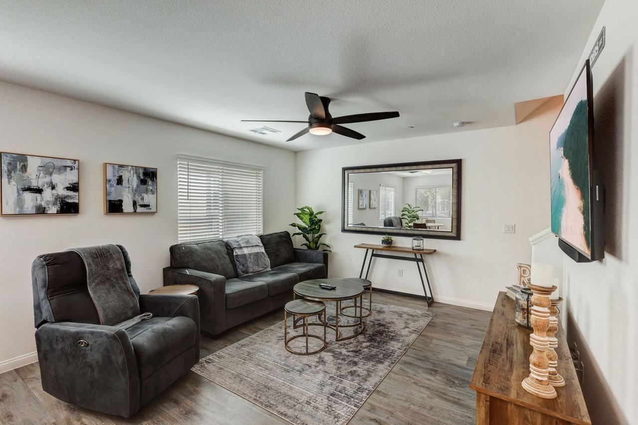 12128 Frost Line Road - Photo 4 of 39